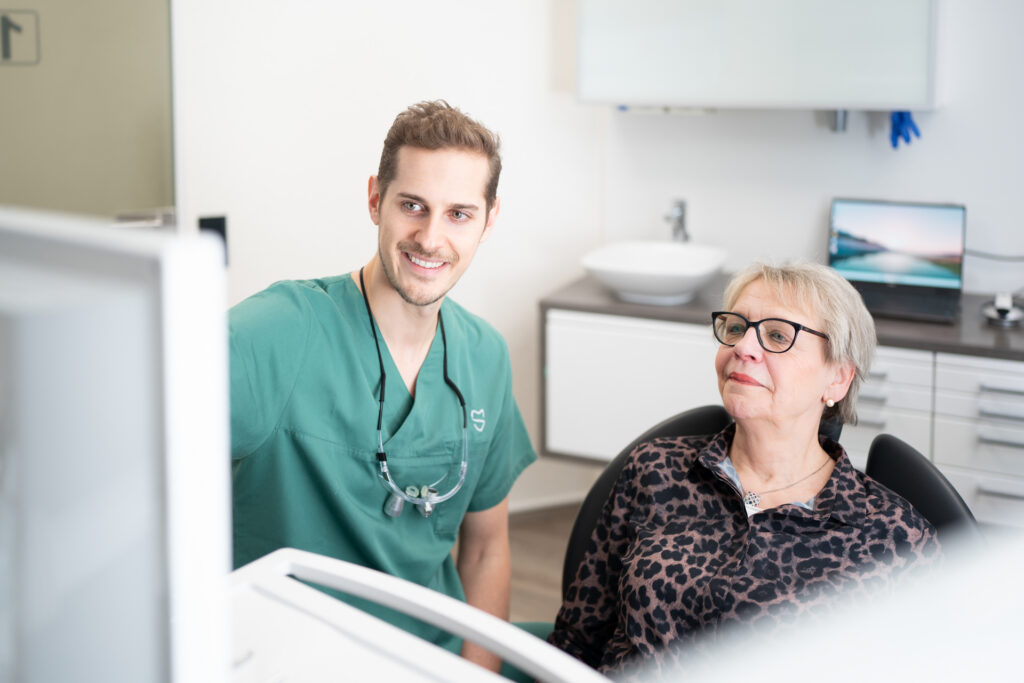Schlecht sitzender Zahnersatz Symptome